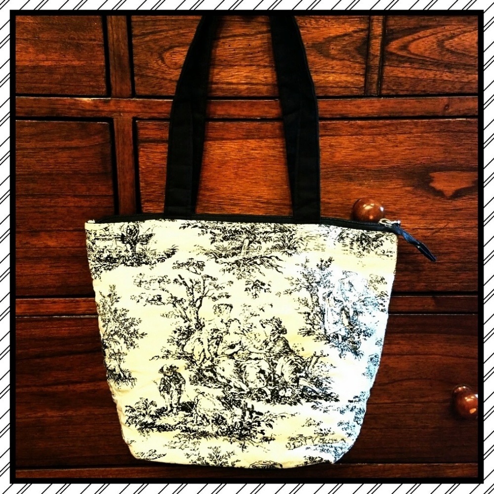 NWOT Precious Black & White Purse